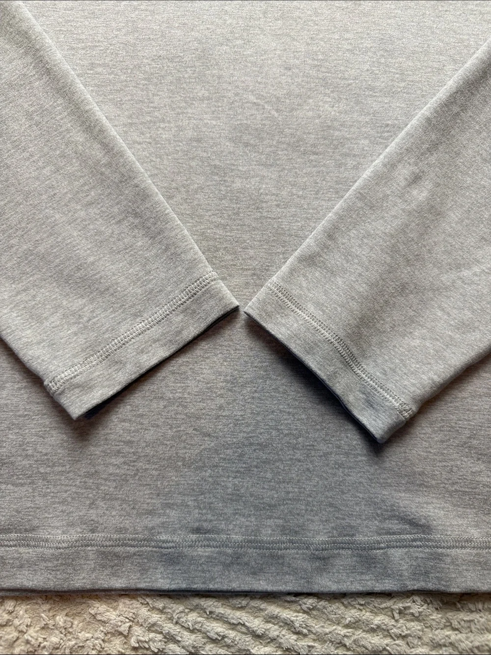 ALO Yoga Men’s Conquer Reform Crewneck LongSleeve Athletic Heather Grey Size M